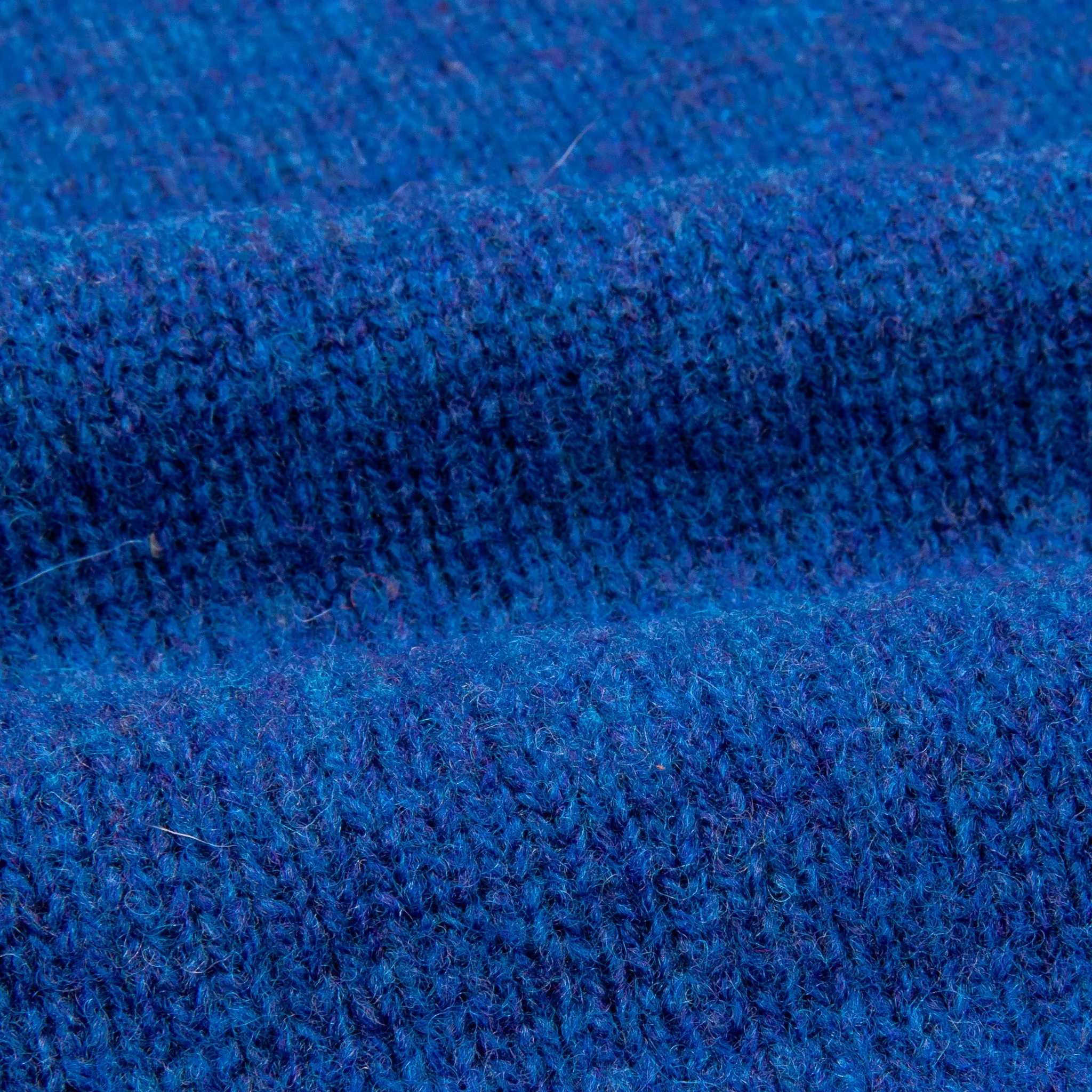 Laurence J. Smith  Super soft Seamless Crew Neck Pullover Ocean Force